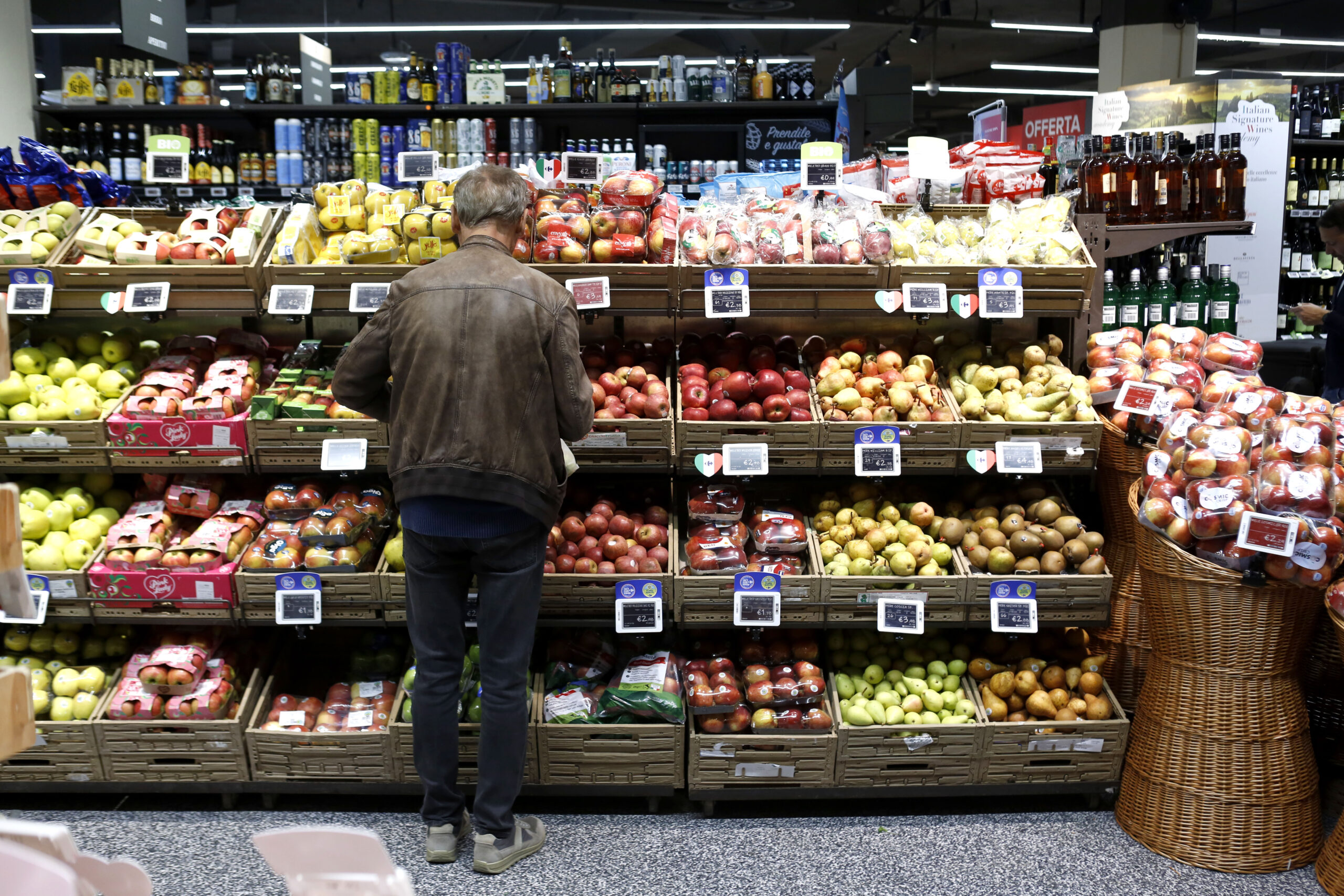 Cibo sempre più caro: in quattro anni +25% sui prezzi alimentari, famiglie costrette a tagliare la spesa