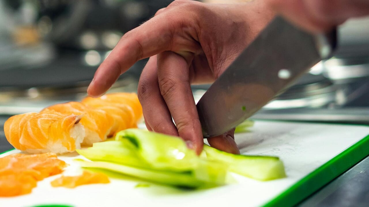 taglieri di plastica e cibo contaminato cosa sappiamo sulle microplastiche da Cibosia.it taglieri di plastica e cibo contaminato cosa sappiamo sulle microplastiche