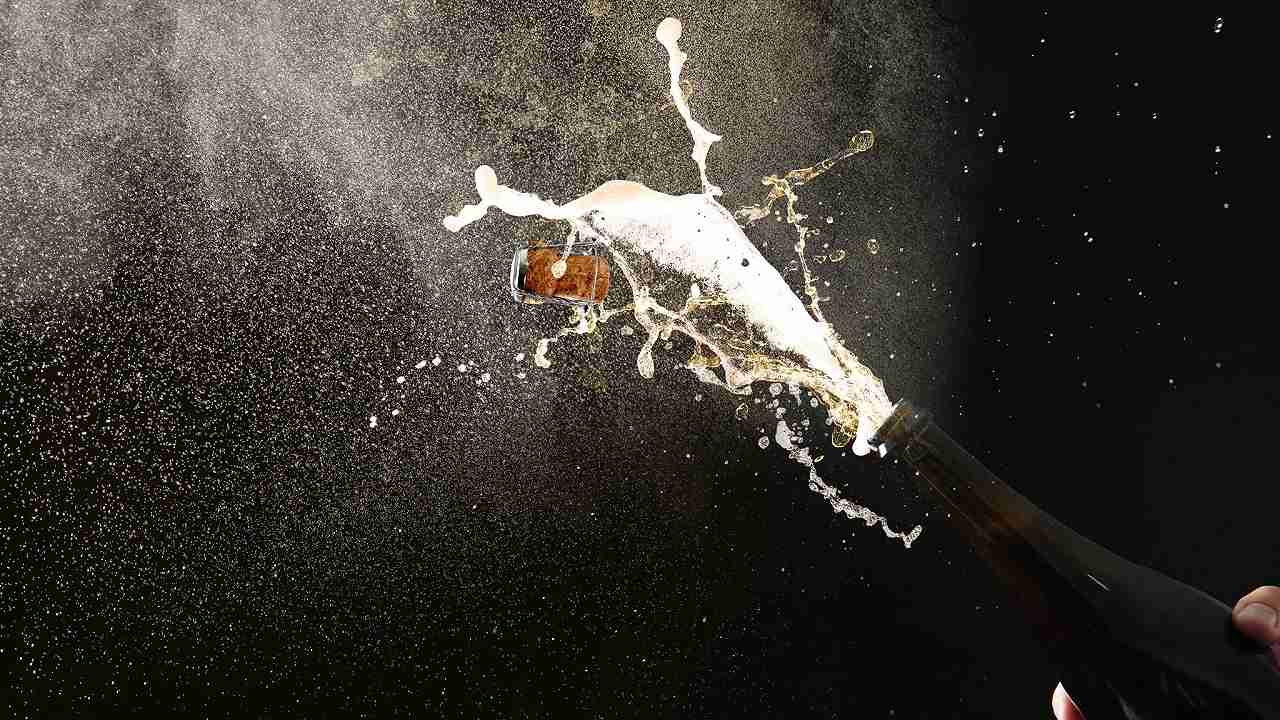 richiamo urgente quasi un milione di bottiglie di prosecco a rischio esplosione